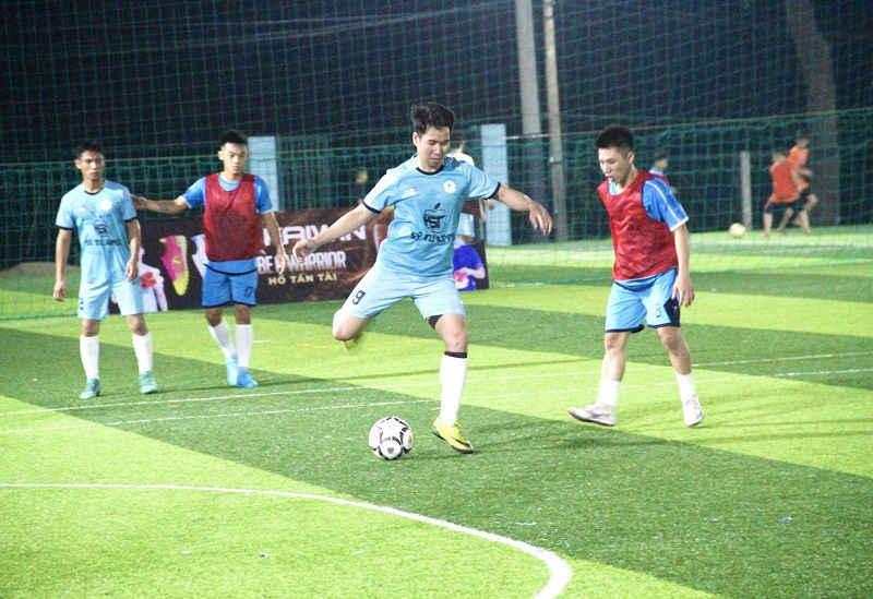 Quy định về số lượng cầu thủ và quyền thay người