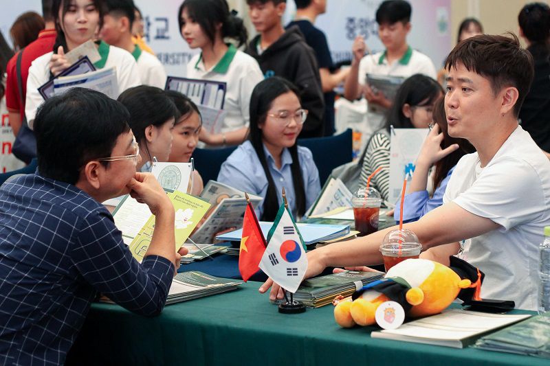Ẩm thực đường phố Hàn Quốc là một trong những điểm thu hút lớn đối với du học sinh Việt Nam.