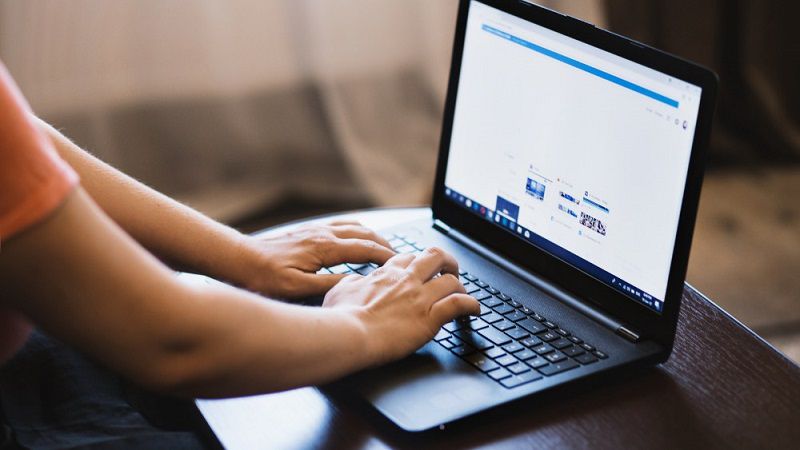 Sinh viên quốc tế thực hành lập trình và nghiên cứu công nghệ tại các trường đại học Hàn Quốc.