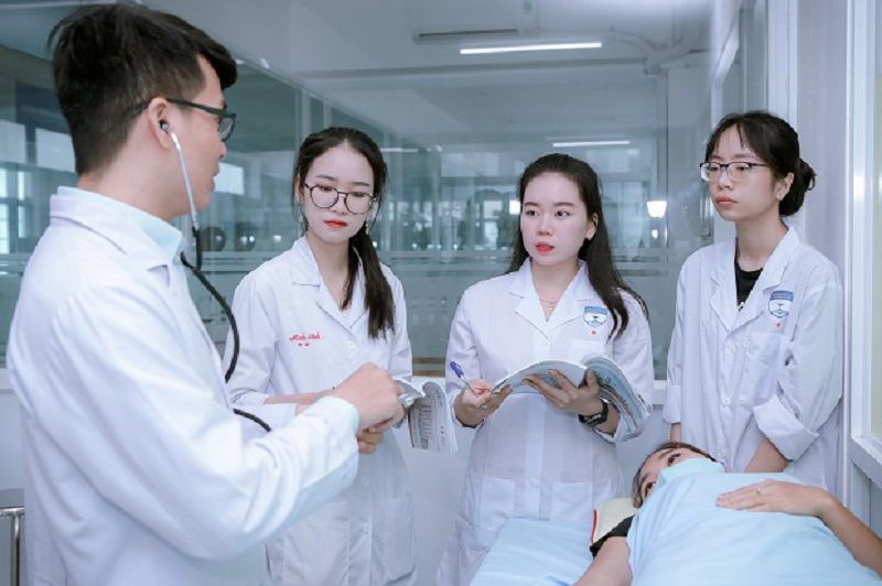 Ngành điều dưỡng tại Hàn Quốc đòi hỏi sinh viên nắm vững cả kiến thức lý thuyết lẫn kỹ năng thực hành.