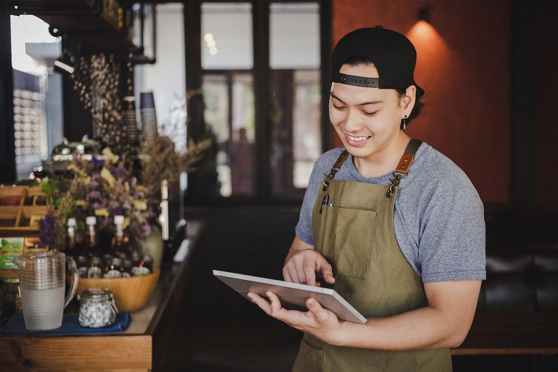 Nộp hồ sơ trực tuyến qua cổng HiKorea giúp tiết kiệm thời gian di chuyển.
